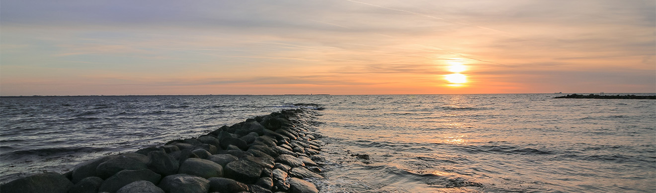 Seebestattung am Meer, symbolische Abschiednahme, Ruhe und Würde festlegen bei der Bestattungsvorsorge in Hamm