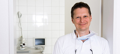 hautarzt-dr-szabo-in-hamm-in-seiner-dermatologischen-praxis
