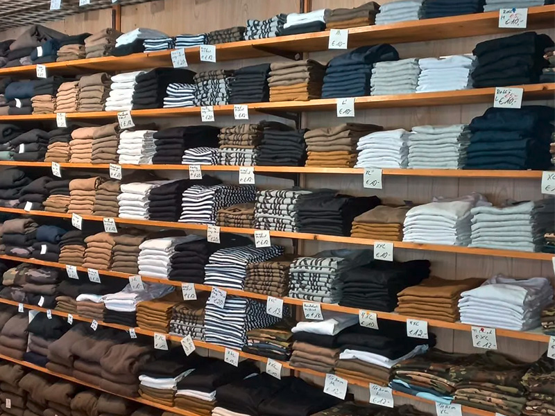 Große Auswahl an Shirts und Underwear als Teil der Outdoor Bekleidung in Hamm.